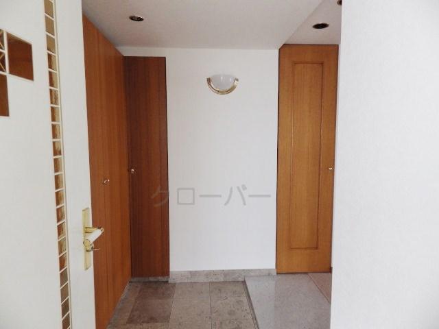 Entrance. The room from the front door