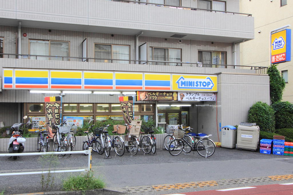 Convenience store. MINISTOP Nakano 5-chome up (convenience store) 129m