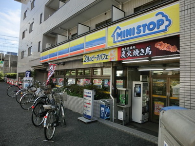 Convenience store. Minisutopu up (convenience store) 127m