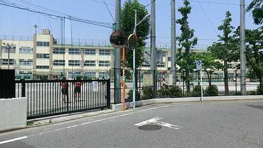 Junior high school. Minaminakano 640m until junior high school