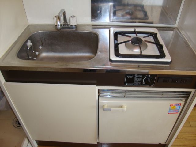 Kitchen. Gas stove is with a 1-neck