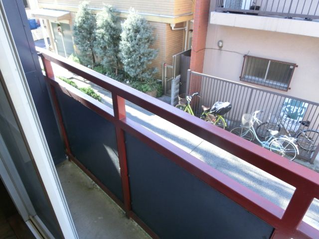 Balcony. Sunny! !