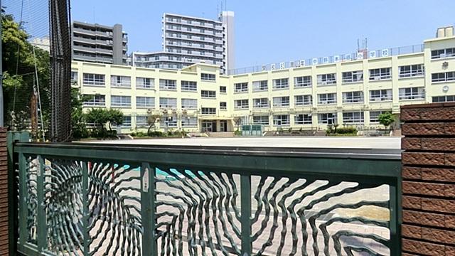 Primary school. Nakano 764m to stand Nakano Hongo elementary school