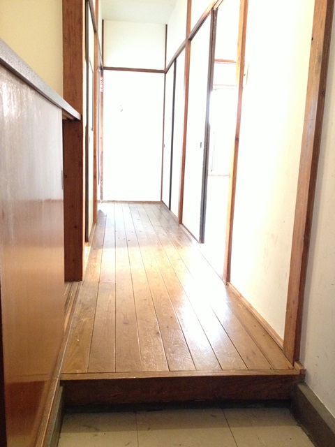 Other room space. The day is bright rooms pointing to the corridor. 