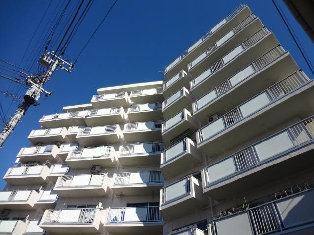Local appearance photo. It is a management system good apartment down the well-maintenance.