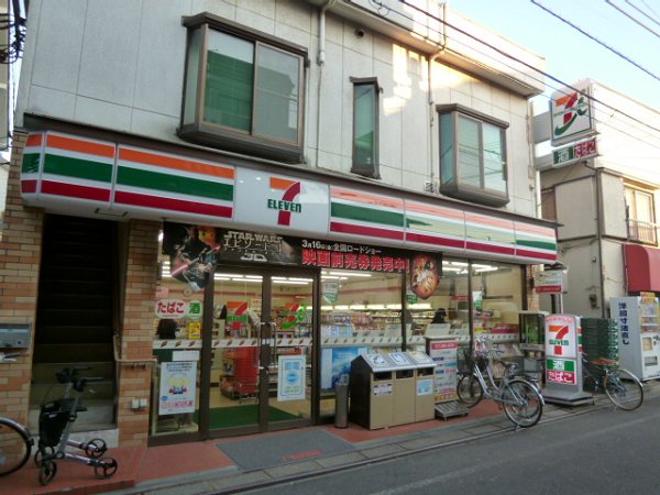 Convenience store. Seven-Eleven (convenience store) up to 100m