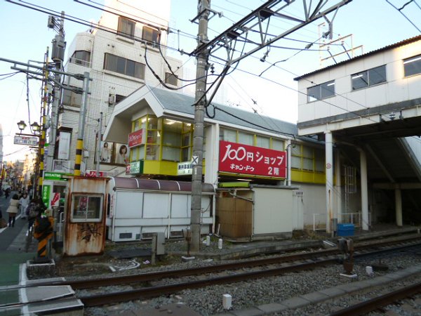 Shopping centre. 300m up to 100 yen shop (shopping center)