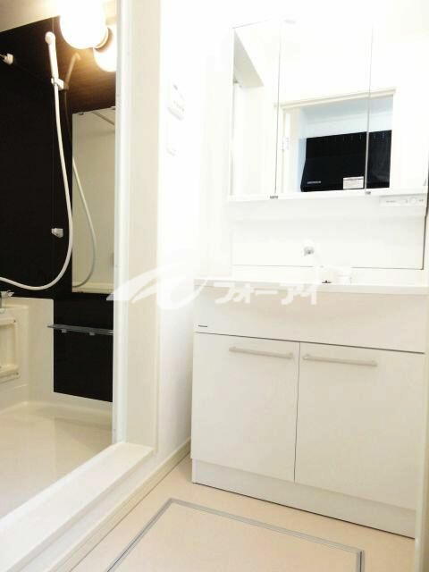 Washroom. Shampoo dresser