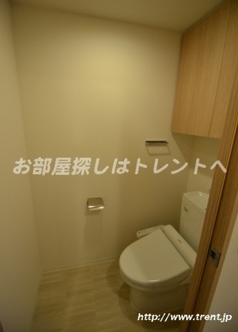 Toilet. It is a reference photograph of the same building 1LDK.