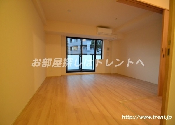 Living and room. It is a reference photograph of the same building 1LDK.