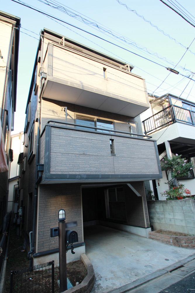 Local appearance photo. Nakano Nogata 4-chome, Seibu Shinjuku Line "Nogata" Station 6-minute walk, It is "Numabukuro" Station 8-minute walk of used House. Interior renovated, Since it has or replaced with facilities relationship has become a finish that does not seem to secondhand.