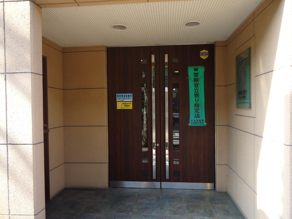 Entrance. Common areas