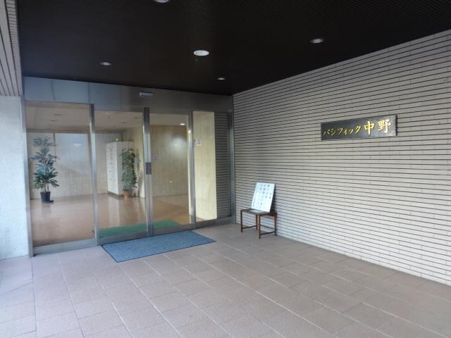Entrance. Common areas