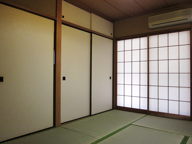 Living and room. Japanese-style room ・ Large capacity storage ・ Upper closet