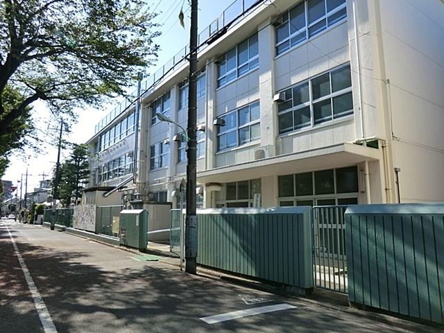 Junior high school. 551m until Nakano Ward Greenfields Junior High School