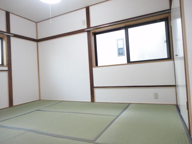 Living and room. Japanese-style room to settle