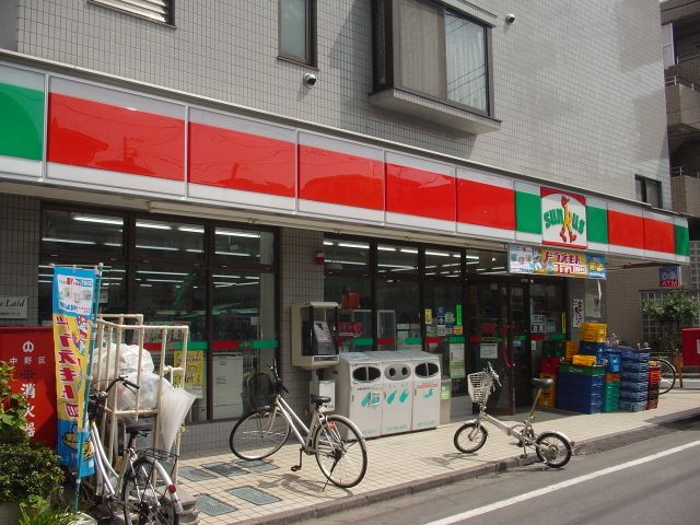 Convenience store. 280m until Thanksgiving (convenience store)