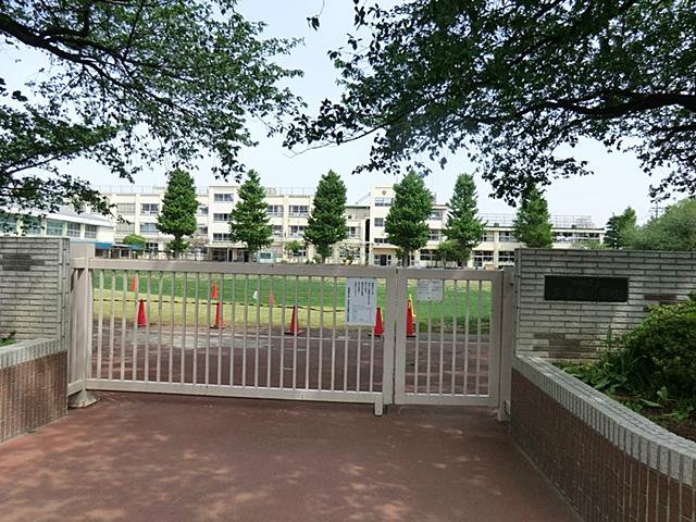 Primary school. Nakano Ward Musashidai to elementary school 568m