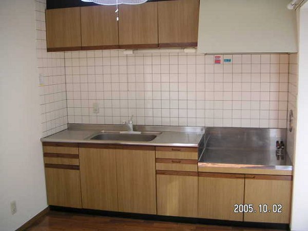 Kitchen. Spacious water around