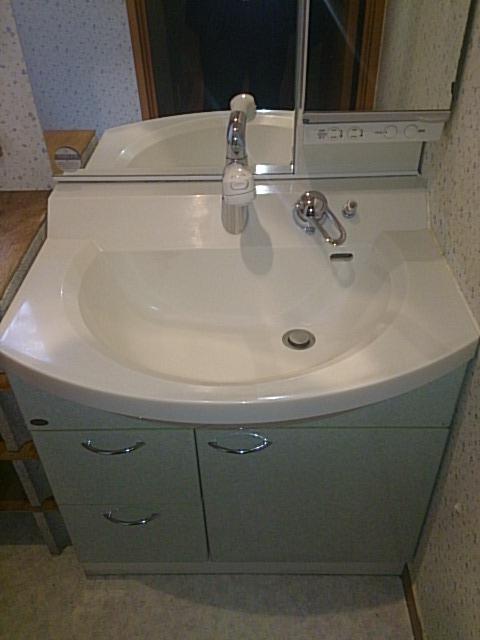 Wash basin, toilet. Washroom (November 2013) Shooting