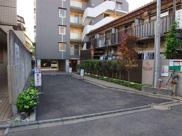 Other local. Entrance Entrance