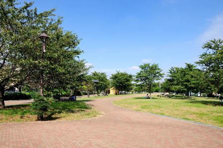 park. Johoku to Central Park 900m