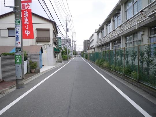 Streets around. Siemens to property the entire surface of the road south 6.2m public roads