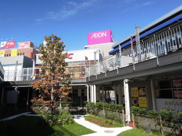 Shopping centre. Tokumaru until the Square (shopping center) 586m