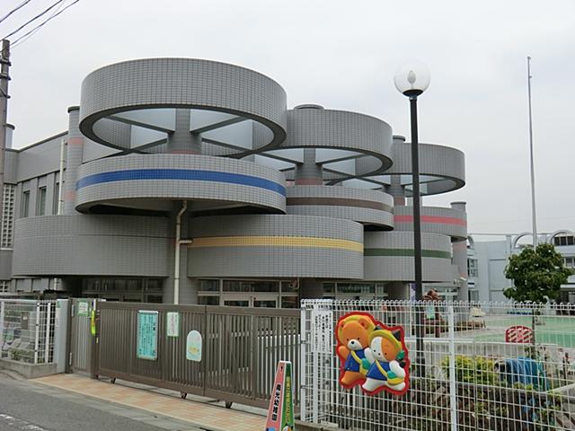 kindergarten ・ Nursery. Nanko to kindergarten 470m heated pool, Stained glass, From the wide garden garden also I and ｰｰｰ, I hear the cheerful voice of children