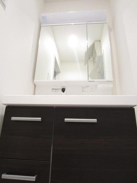 Wash basin, toilet. Example of construction