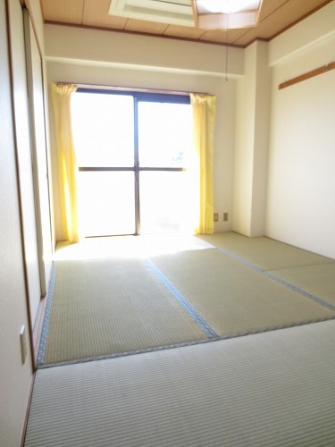 Other room space. Bright 6 Pledge Japanese-style room