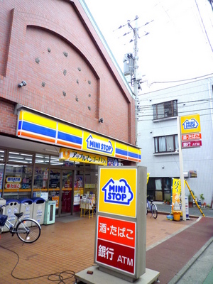 Convenience store. 60m to MINISTOP (convenience store)