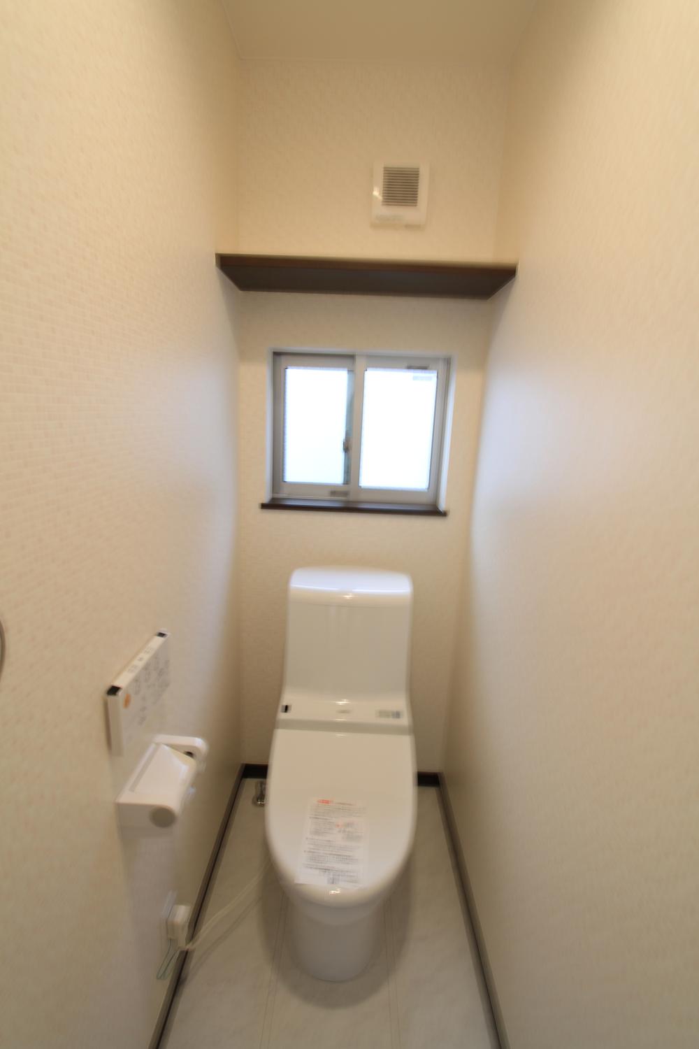 Toilet. Indoor (10 May 2013) Shooting