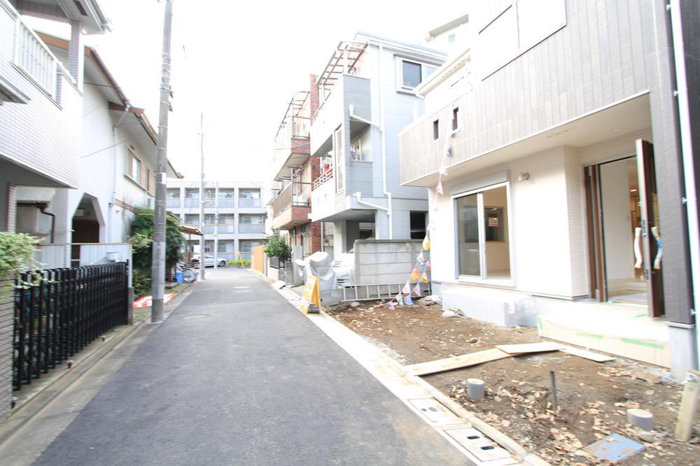 Local photos, including front road. Local (10 May 2013) Shooting