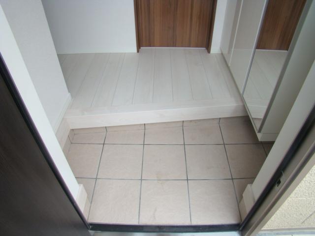 Entrance. Local (12 May 2013) Shooting