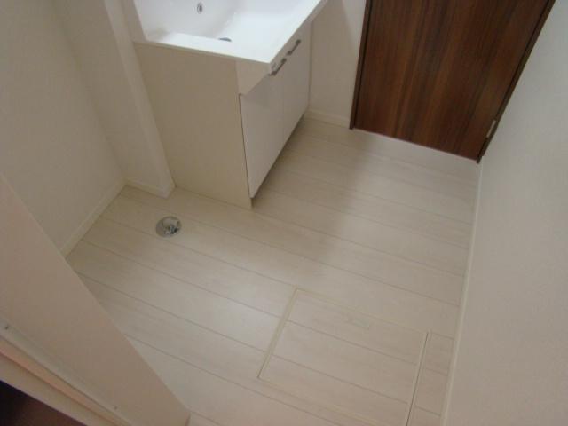 Wash basin, toilet. Indoor (12 May 2013) Shooting