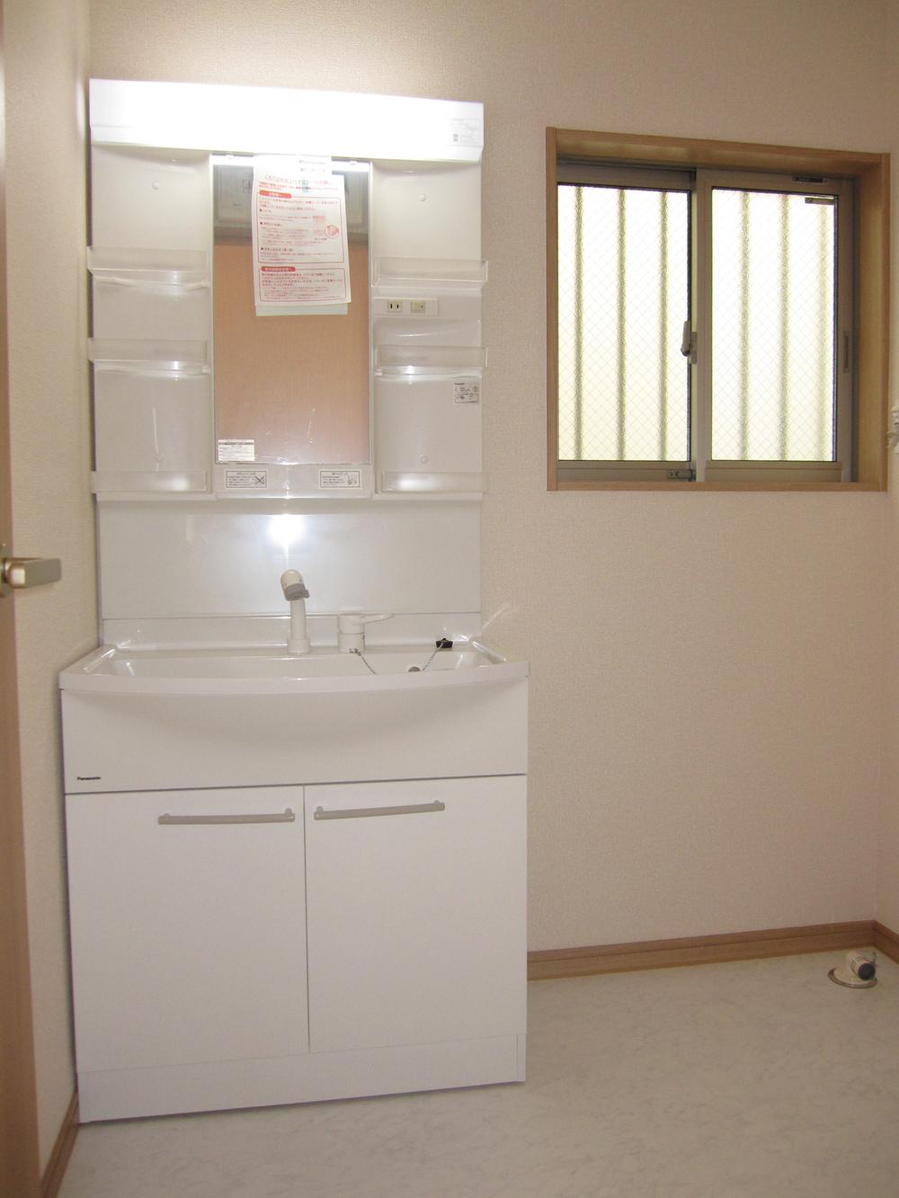 Wash basin, toilet. Local (10 May 2013) Shooting