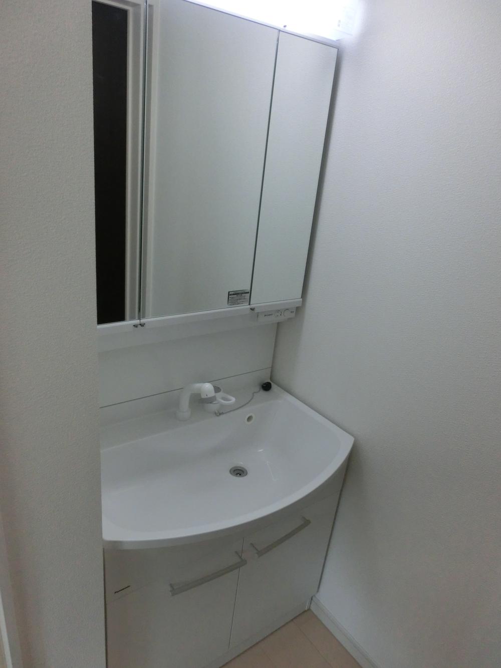 Wash basin, toilet. Indoor (July 2013) Shooting