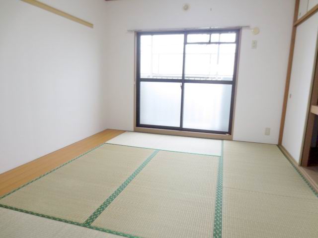 Other room space. Japanese-style room is also spacious 7 Pledge