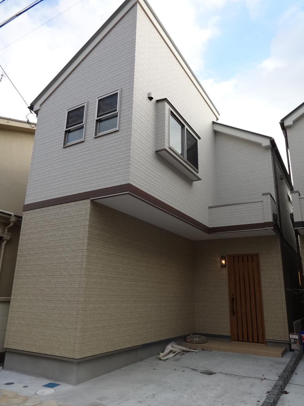 Local appearance photo. Local (11 May 2013) Shooting