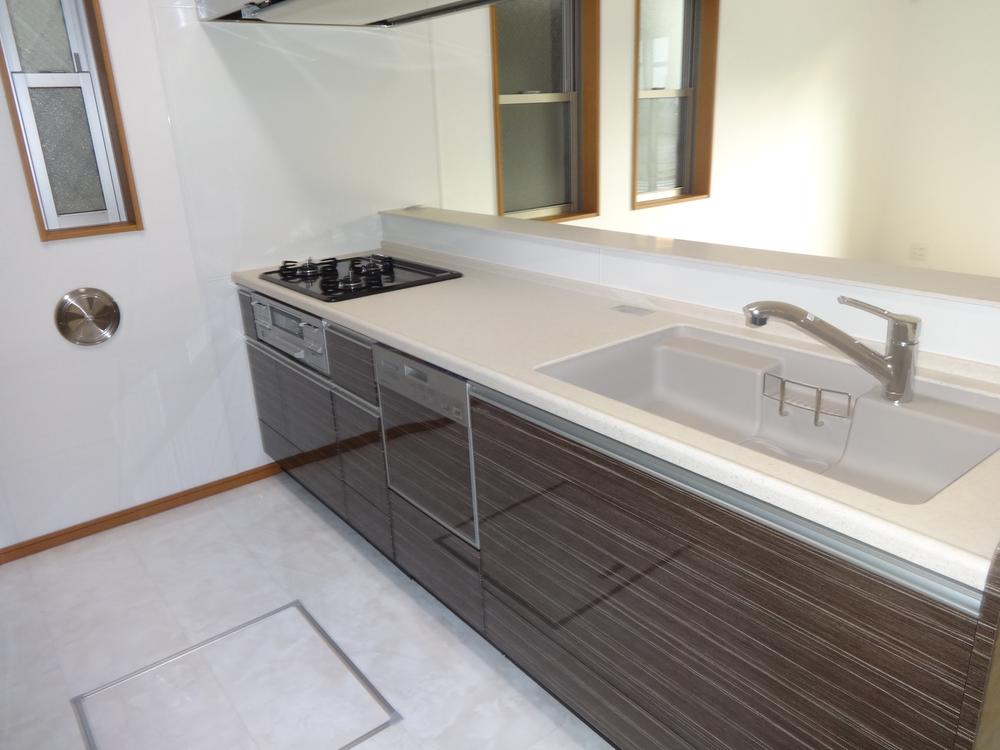 Kitchen. Indoor (11 May 2013) Shooting