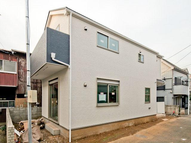 Local appearance photo. Local (12 May 2013) Shooting