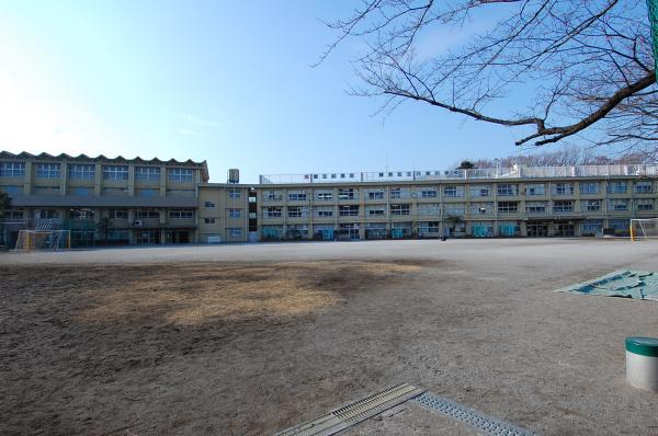 Junior high school. Yasaka until elementary school 500m