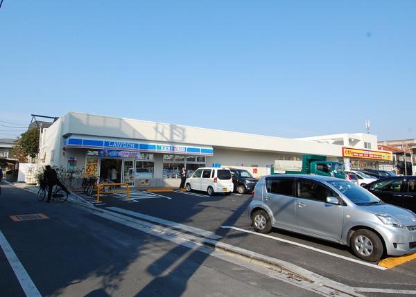 Convenience store. 450m to Lawson