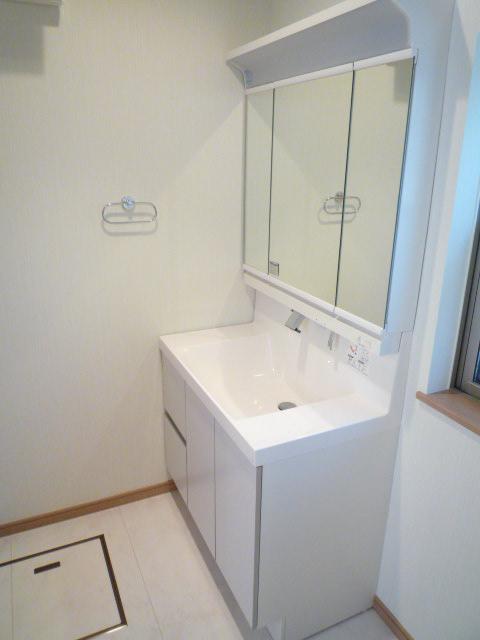 Same specifications photos (Other introspection). Washstand of triple mirror ・ There is also storage space