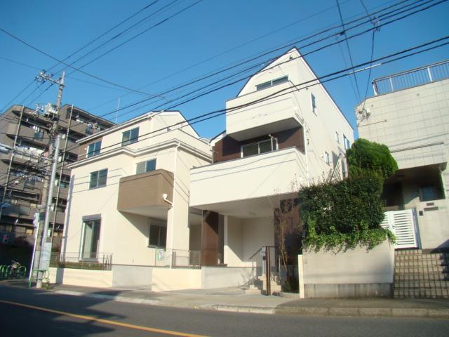 Local appearance photo. Local (11 May 2013) Shooting