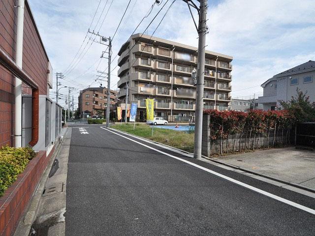 Local land photo. Shimoshakujii 4-chome Contact road situation