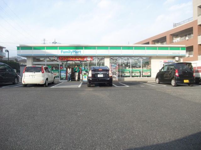 Convenience store. 390m to Family Mart (convenience store)