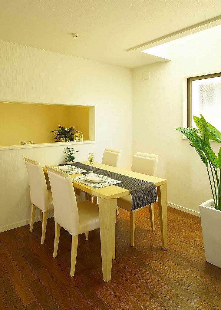 Living. Leave a meal in the dining of the calm atmosphere!