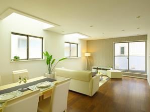 Living the sunlight enters from the top light ・ dining